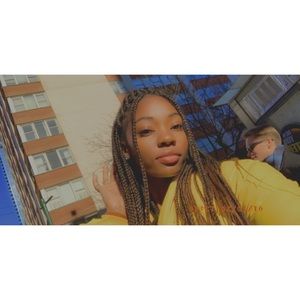 Meet your Posher, Nia